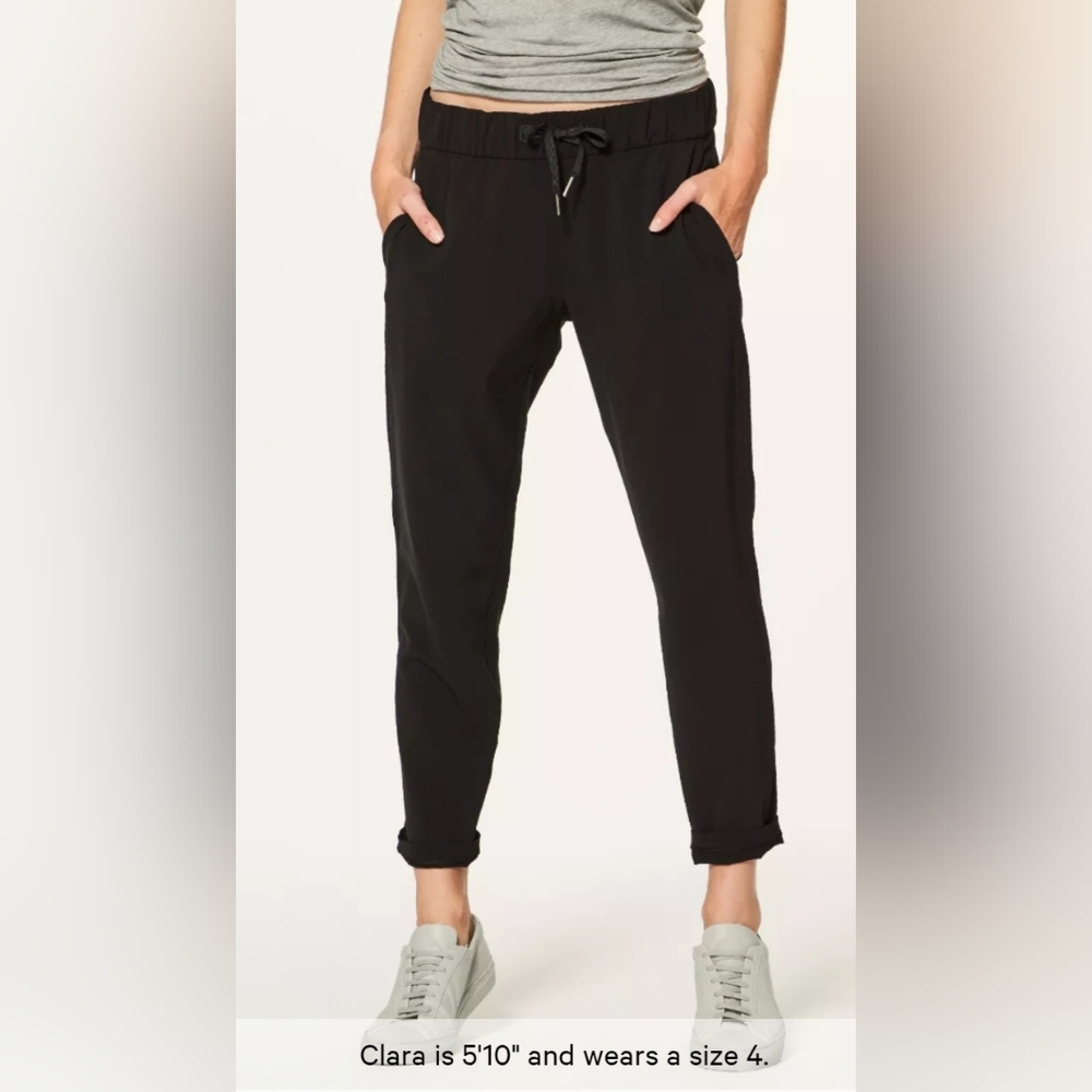 Lululemon On the Fly Crop Pants Sz 4 Womens Gray Travel Woven Mid Rise
